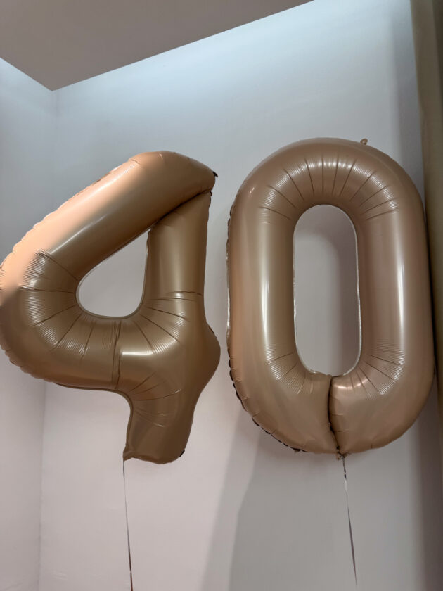 Number 40 balloon ( nude colour)
