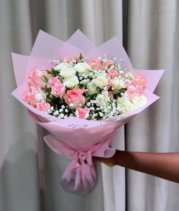 Purple roses bouquet
